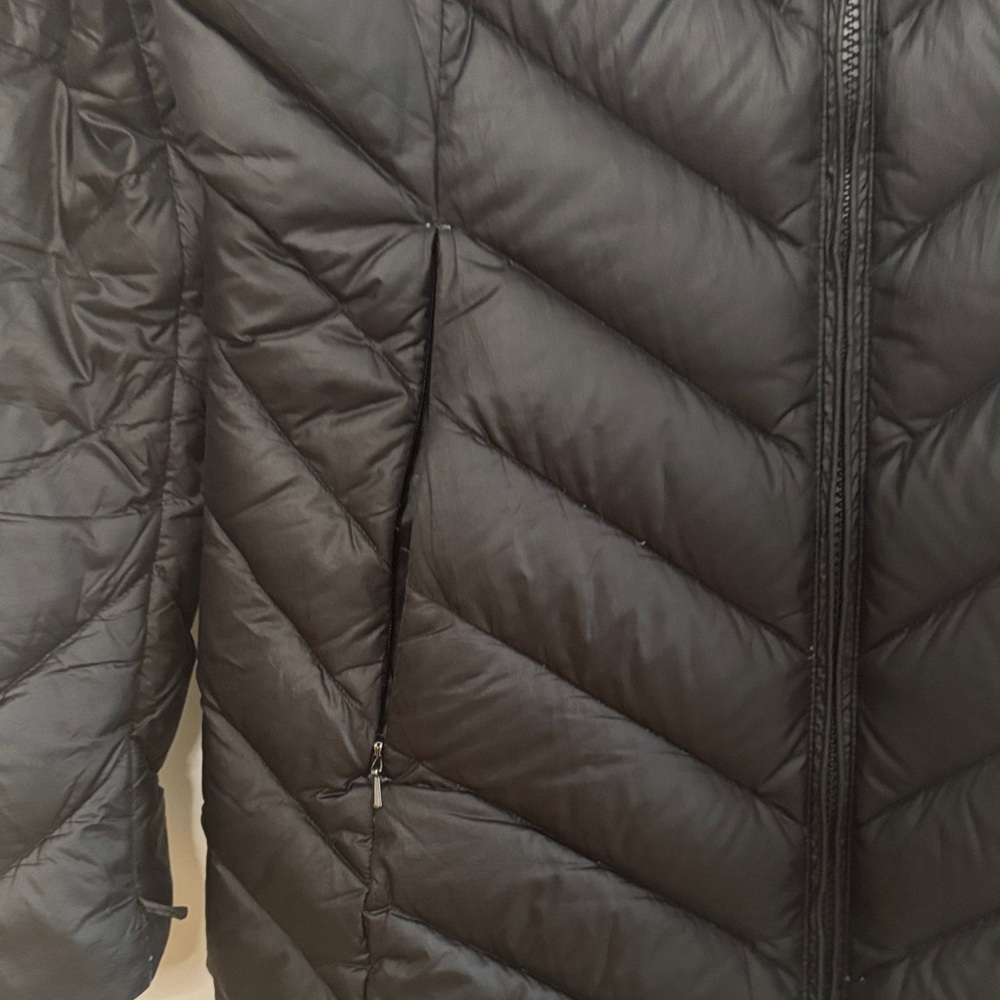 Patagonia Black Women's Puffer Jacket - Picture 6 of 16
